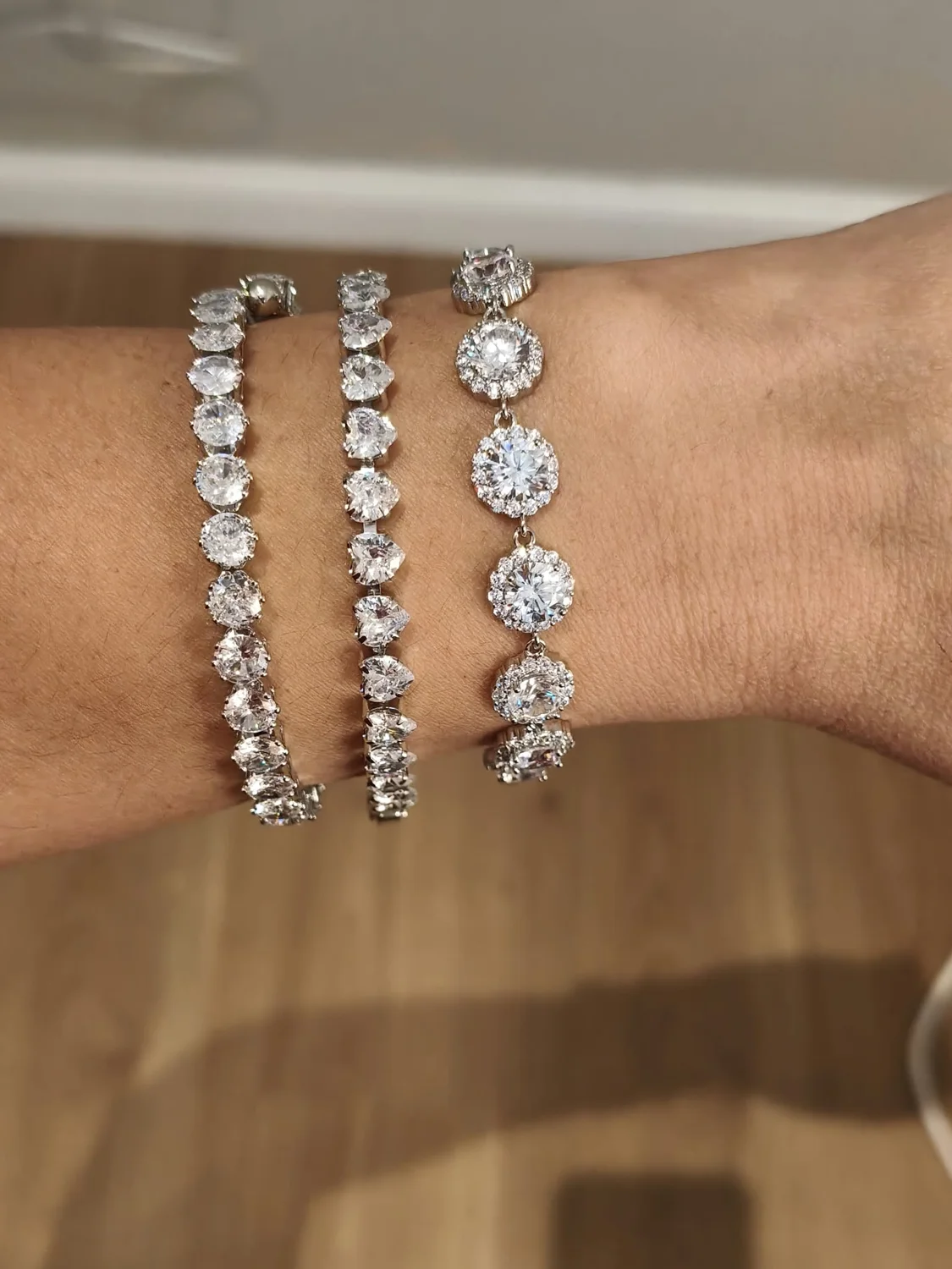 Braceletes com detalhes brilhantes para revenda